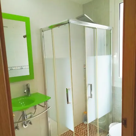 Three Bedrooms Bright Center Apartment