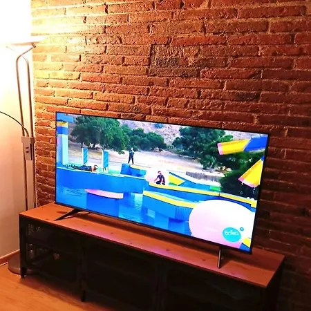 Three Bedrooms Bright Center Apartment *