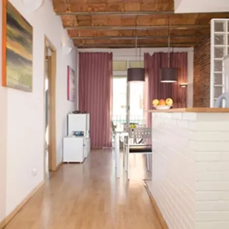 Three Bedrooms Bright Center Apartment *