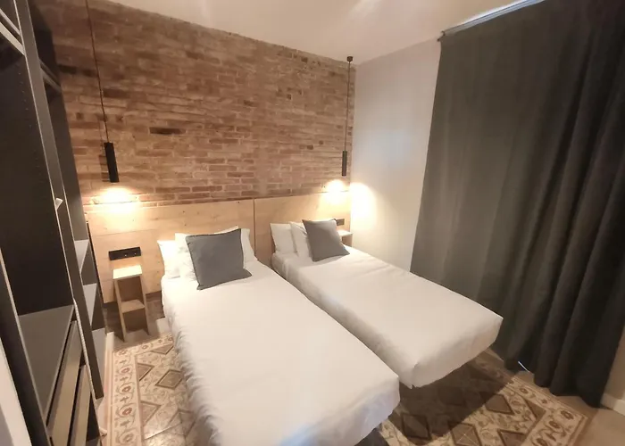 Two Bedrooms Bright Center *