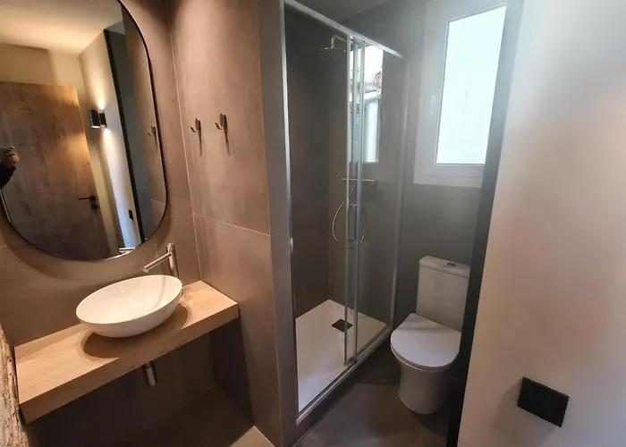Two Bedrooms Bright Center Apartment